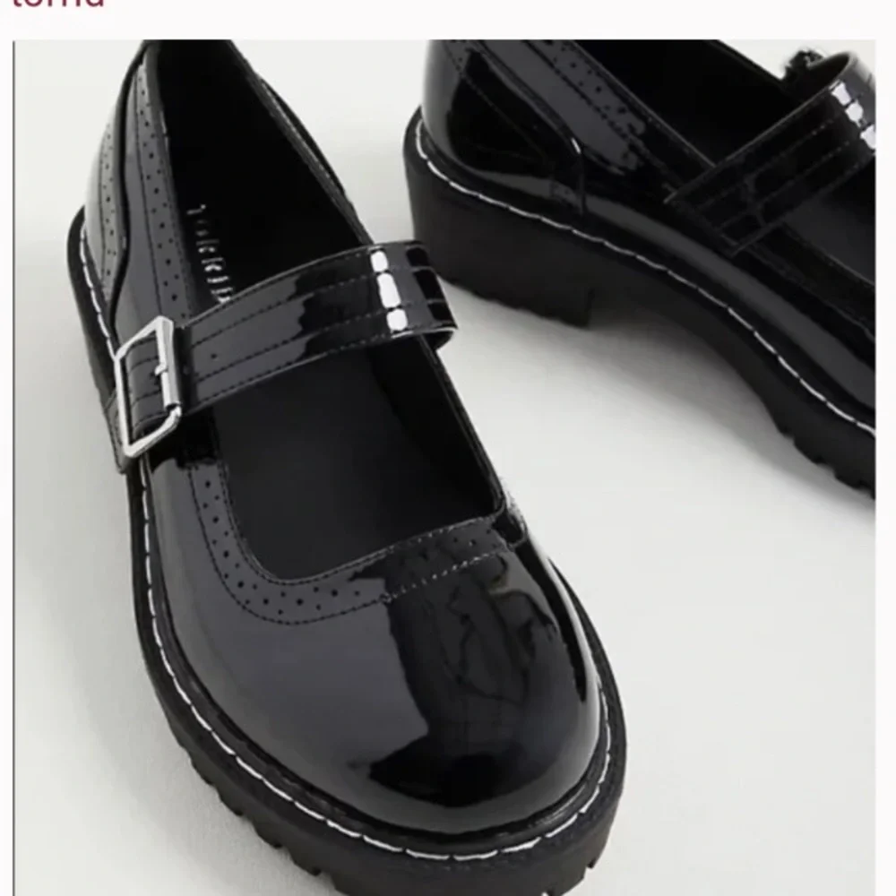 Torrid NWT Size 11WW Lug Mary Jane Oxford Patent Faux Leather Black Shoes - Picture 4 of 11